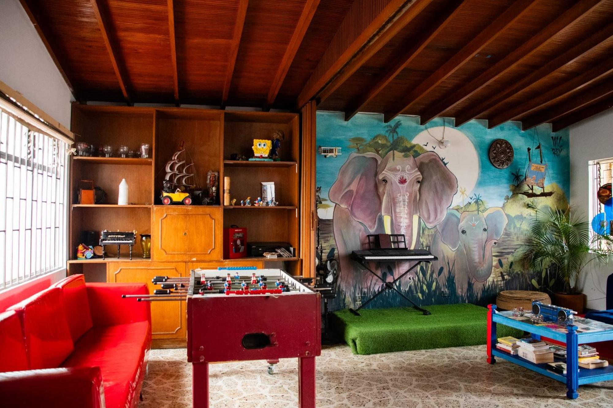 Casa Almarita - Hostal, Bar Y Restaurante Medellín Buitenkant foto